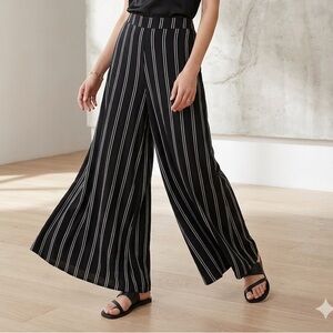 Carly Jean Los Angeles Wide Leg Black with white stripe pants EUC